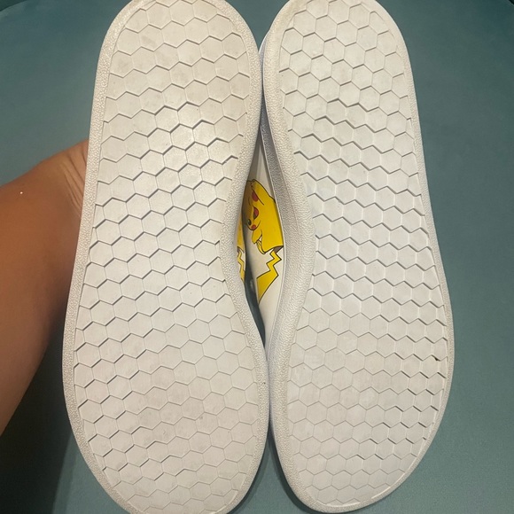 RARE FIND: Boys adidas Pokemon x Advantage J 'Pikachu shoes Size 3 US - Picture 8 of 15
